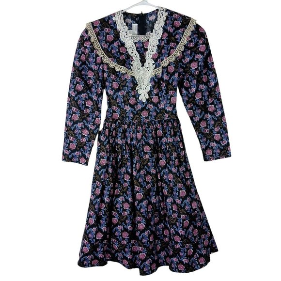 Gunne Sax Other - Gunne Sax Jessica McClintock Girls Dress Vintage Size 10 Lace Detail Tie Back